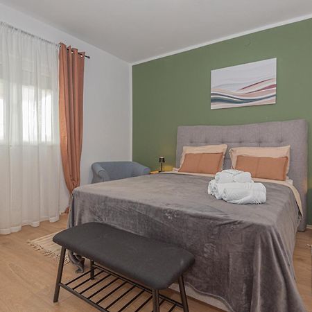 Guest House "The View" - With A Pool Donje Polje Esterno foto
