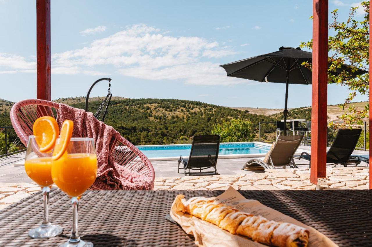 Guest House "The View" - With A Pool Donje Polje Esterno foto