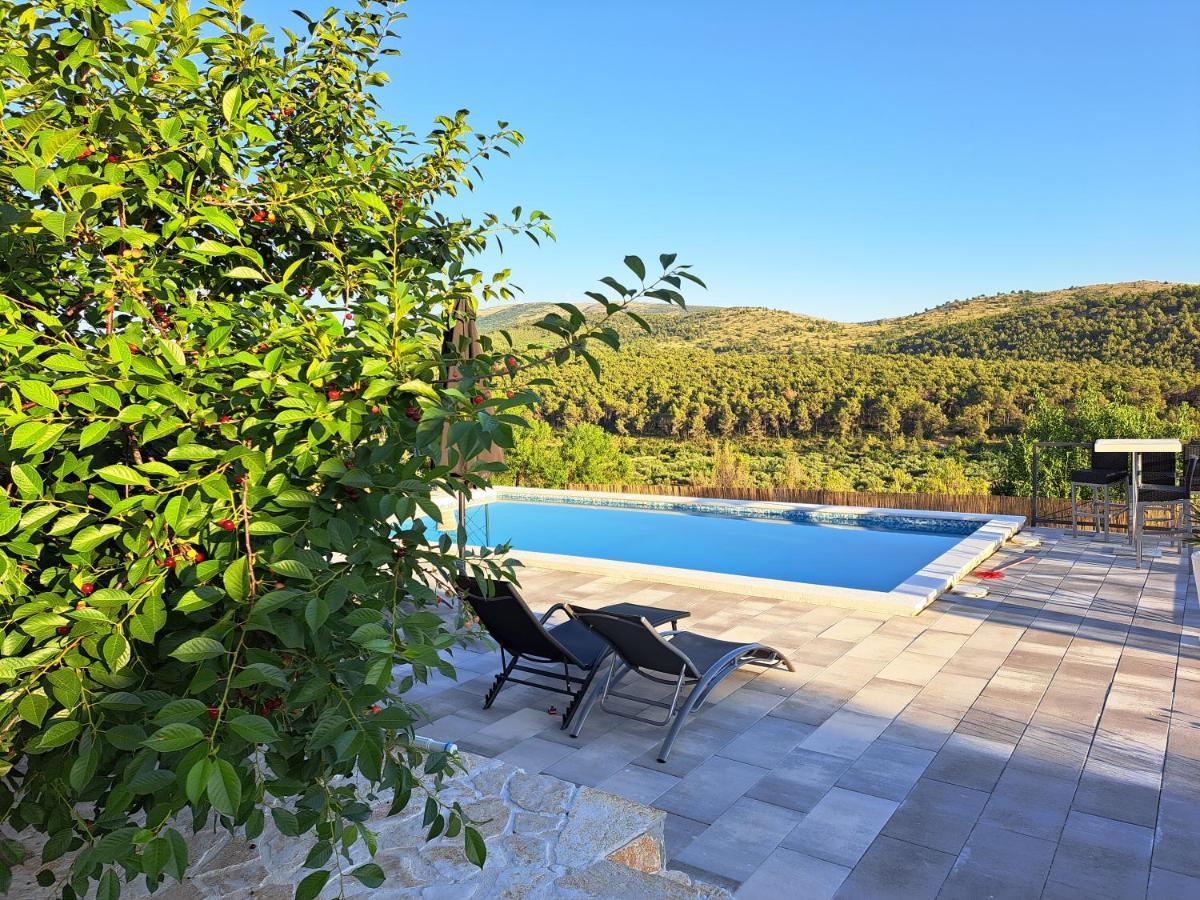 Guest House "The View" - With A Pool Donje Polje Esterno foto