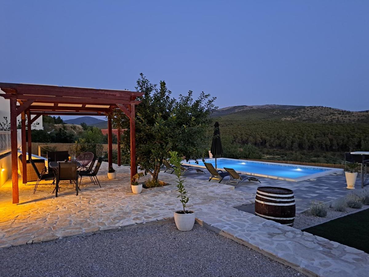 Guest House "The View" - With A Pool Donje Polje Esterno foto